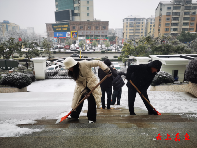 县教育局：扫雪除冰速行动齐心协力保畅通