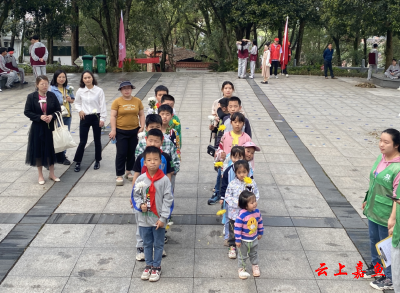 【我们的节日·精神的家园】嘉鱼县开展留守儿童缅怀革命先烈·清明节祭扫活动