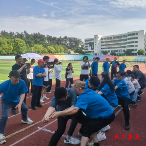 嘉鱼一中举办教师趣味运动会  