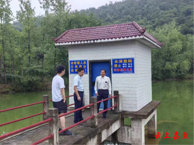 高铁岭镇开展水库巡查