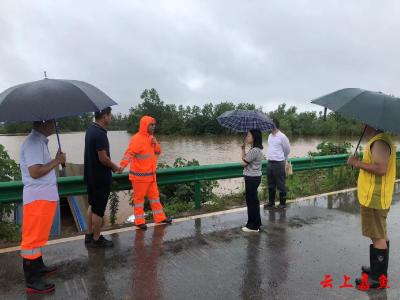 陆溪镇：以“迅”防汛 应对强降雨天气