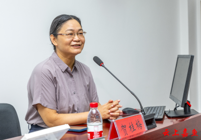北京大学教授贺桂梅为嘉鱼作家举行文学讲座  
