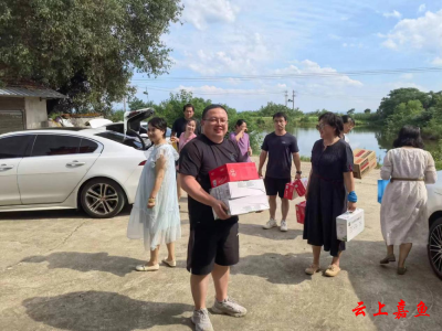 防汛一线有你 后勤保障有我 “智雅”妇女小组慰问奋战一线防汛人员