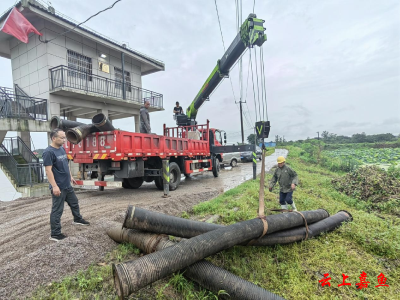 加装临时水泵 遏制上涨水位 新街镇西湖围堤指挥部全力保障防汛安全