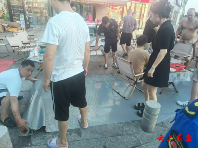 县城管综合执法大队：护航“夜经济” 引导商户规范经营
