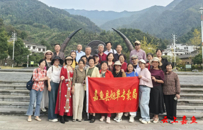 嘉鱼县烟草专卖局组织开展重阳节活动