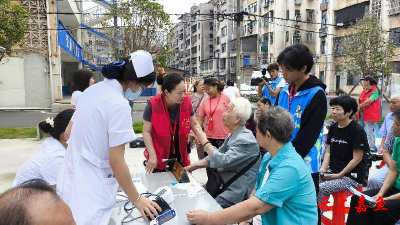 嘉鱼：文明实践庆国庆奏响爱国乐章