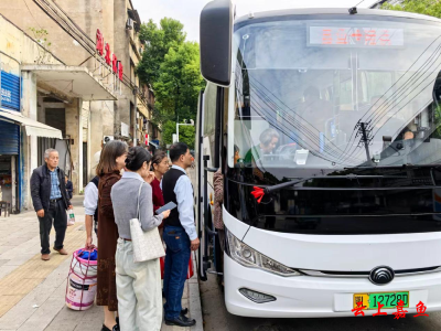 嘉鱼“全域公交”让百姓出行“乘”心如意