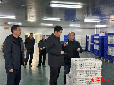 胡金云检查食品安全工作时强调：要严格落实食品安全工作的责任感和使命感，时刻绷紧食品安全这根弦，守护好人民“舌尖上的安全”