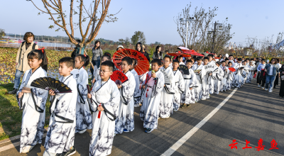 嘉鱼县翰墨园：挥毫恋江与古偕行