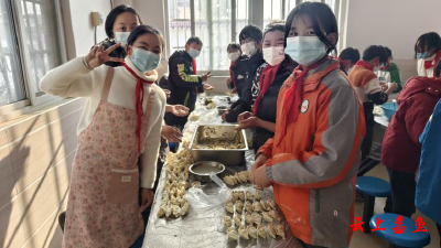簰洲湾镇金九小学：情暖冬至 童趣飞扬