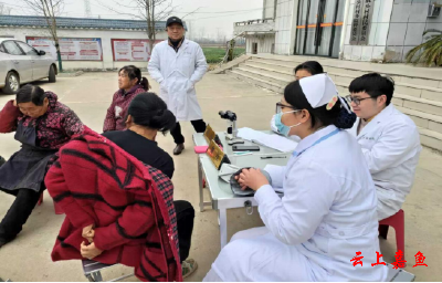 义工协会进社区 义诊义剪暖人心