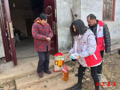 嘉鱼县红十字会走访慰问渡普镇困难群众