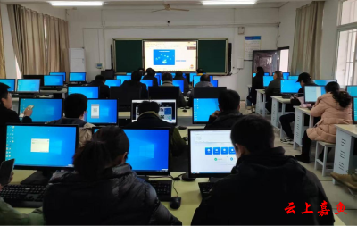 嘉鱼县教育局召开中小学“数字食堂”监管平台财务系统、消费系统应用操作培训