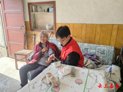 嘉鱼县蒲公英社工中心举办“周末伴餐”志愿服务活动