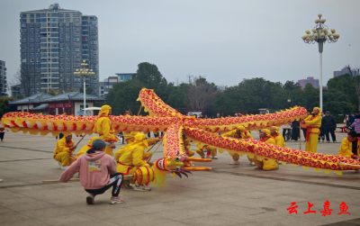 嘉鱼二乔公园：金龙闹春 喜庆元宵