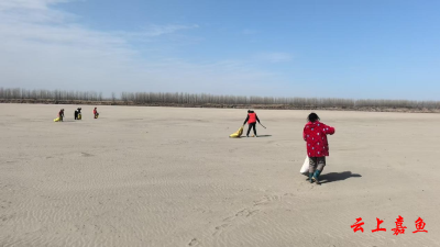 簰洲湾镇开展垃圾清扫行动