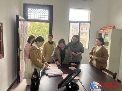 嘉鱼县总工会开展“小三级”工会规范化建设调研