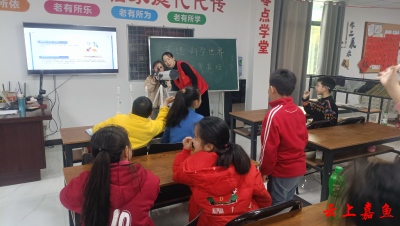 鱼岳镇东街社区开展“走进科学世界，探索世界真理”科普活动