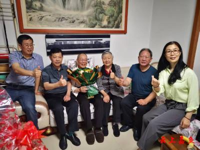 嘉鱼县退役军人事务局为退役老兵祝寿