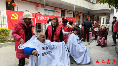 “我为群众办实事”——鱼岳镇北街社区开展义诊义剪志愿服务活动