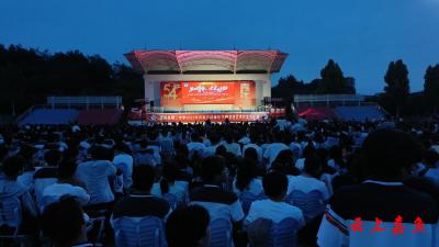 嘉鱼县第二中学举办新团员入团仪式暨苔花艺术节文艺汇演活动