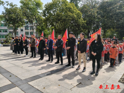 嘉鱼县关工委联合开展清明祭扫活动