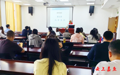 嘉鱼县红十字会开展“青春护航”急救技能培训进党校活动