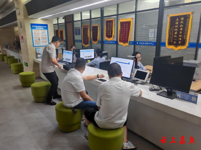 县市场监督管理局：延时服务暖人心 政务服务不打烊