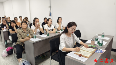 嘉鱼县第二小学召开“阳光‘心’行动，守护伴成长”主题家长会  