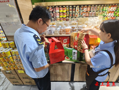 簰洲湾镇开展食品安全及商品过度包装专项检查