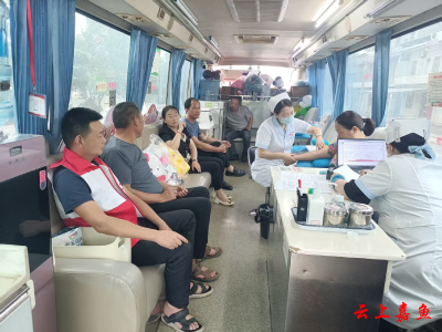 陆溪镇开展义务献血活动 党员干部带头传递爱心