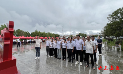 嘉鱼“小个专”党员在抗洪纪念馆中开启奋进新篇