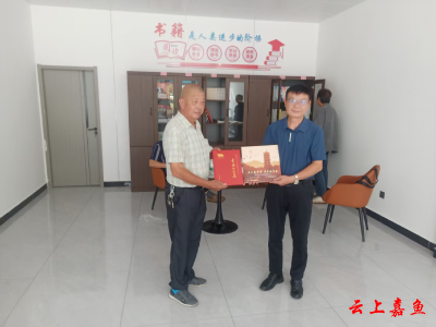 潘家湾镇潘湾社区：联合赠书添书香 社区文化增活力