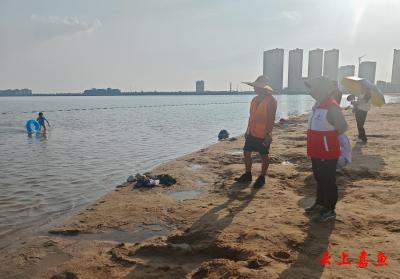 嘉鱼：“志愿红”筑牢防溺水“安全堤”