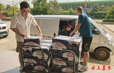 ​爱心捐赠助力鱼岳镇樱花社区防溺水工作
