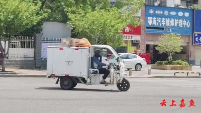 烈日下的坚守：致敬嘉鱼县高温下的城市守护者