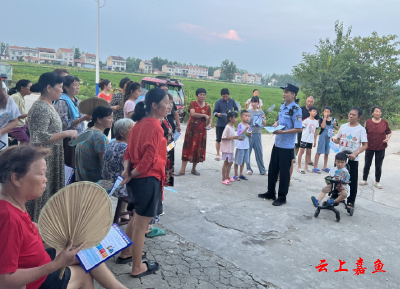 簰洲湾镇：村湾夜话聚民心 共筑平安新风尚