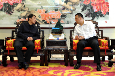 熊亚平陪同咸宁市副市长杨良锋到康美药业考察