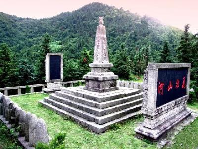 七绝•登黄龙山