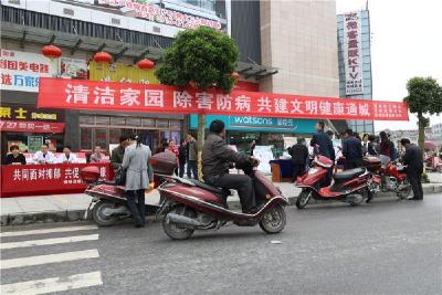  清洁家园，除害防病，共建文明健康通城 通城县开展爱国卫生日主题宣传活动