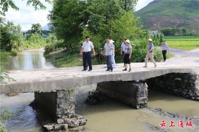 熊亚平、刘明灯率队深入乡镇核查灾后重建项目