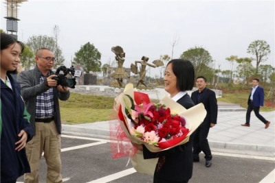 通城籍十九大代表续辉载誉归来