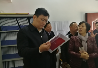 丁小强突击暗访幕阜山区精准扶贫