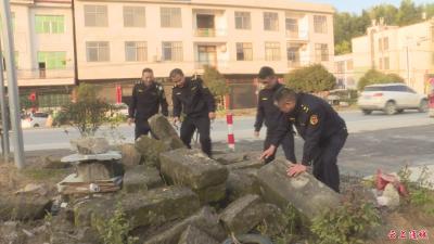 文明遭“脚踹”  城管盼理解