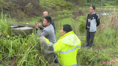干群齐心 合力整治北港镇横冲村12座“豪华墓”