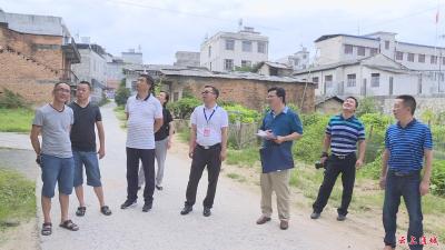 沙堆镇第一代表小组开展“聚力脱贫攻坚、人大代表在行动”活动