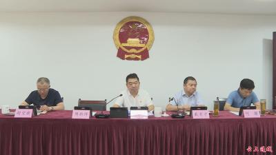 县十八届人大常委会第二十次会议召开