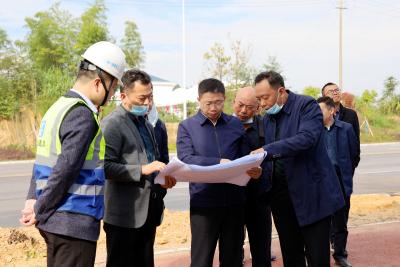 刘明灯调研县公共卫生服务体系建设项目