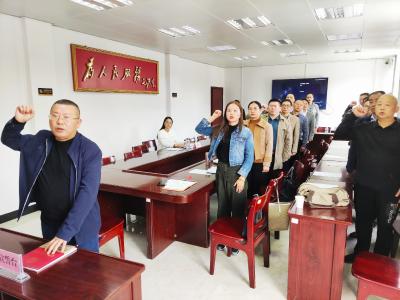 通城县15名新任命领导干部进行宪法宣誓